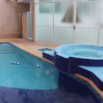 alberca en xochimilco techada con agua climatizada