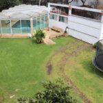 jardín con trampolín y alberca techada ideal para la boda de tus sueños, lugares para tu boda