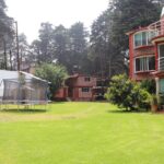 jardin con casa de ladrillos lugar para fiestas